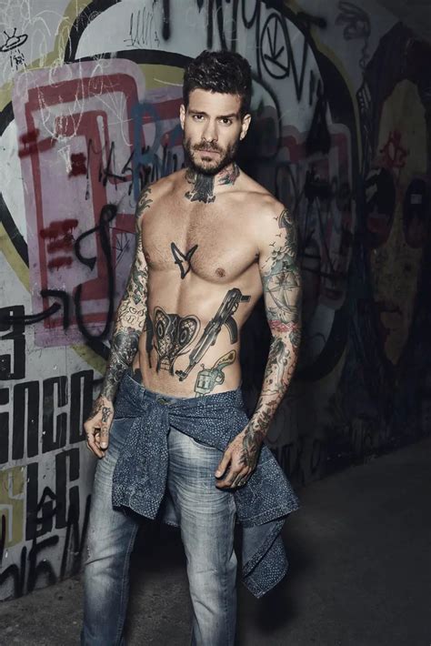 tatuajes para hombres en el abdomen|Tatuajes abdomen hombre